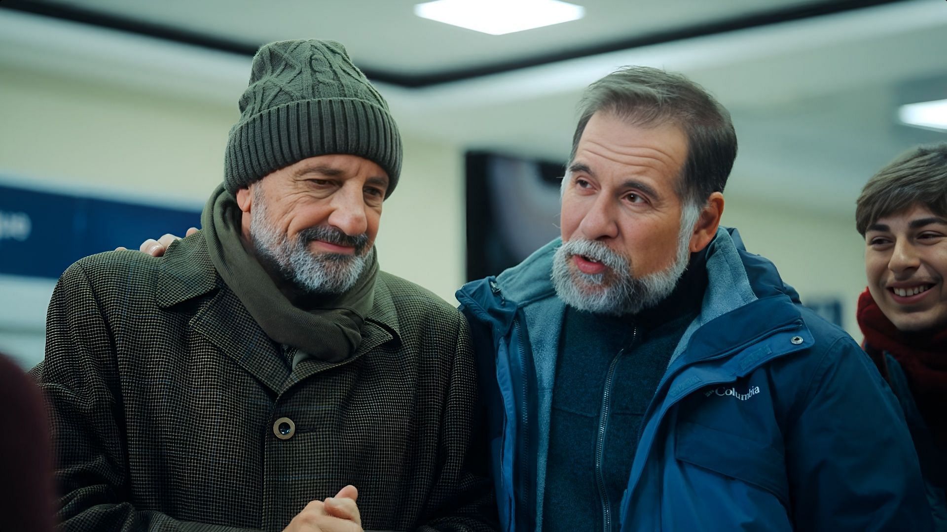 Otávio and Héctor share a friendly moment in Almost Family, a sharp contrast to their earlier rivalry. (Image via Netflix)